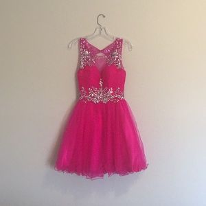 I’m celling a prom/homecoming dress 😊